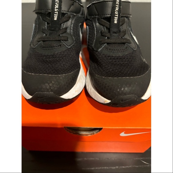 Little Boys Nike Revolution 5 Sneakers - Picture 3 of 7